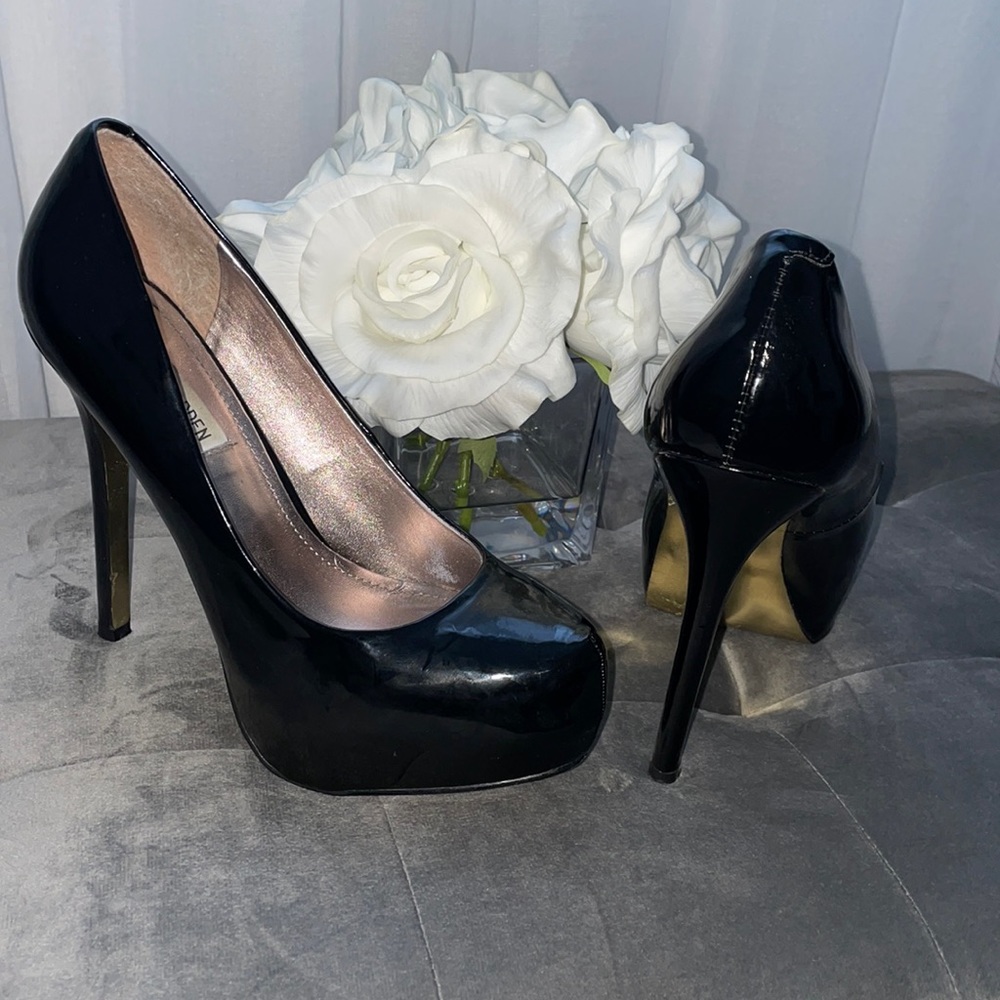 Heel shoe